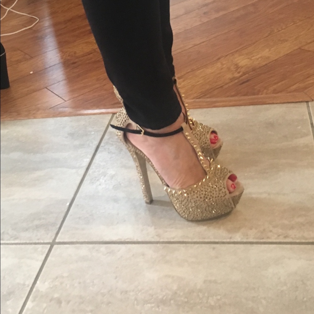 Steve Madden pumps .